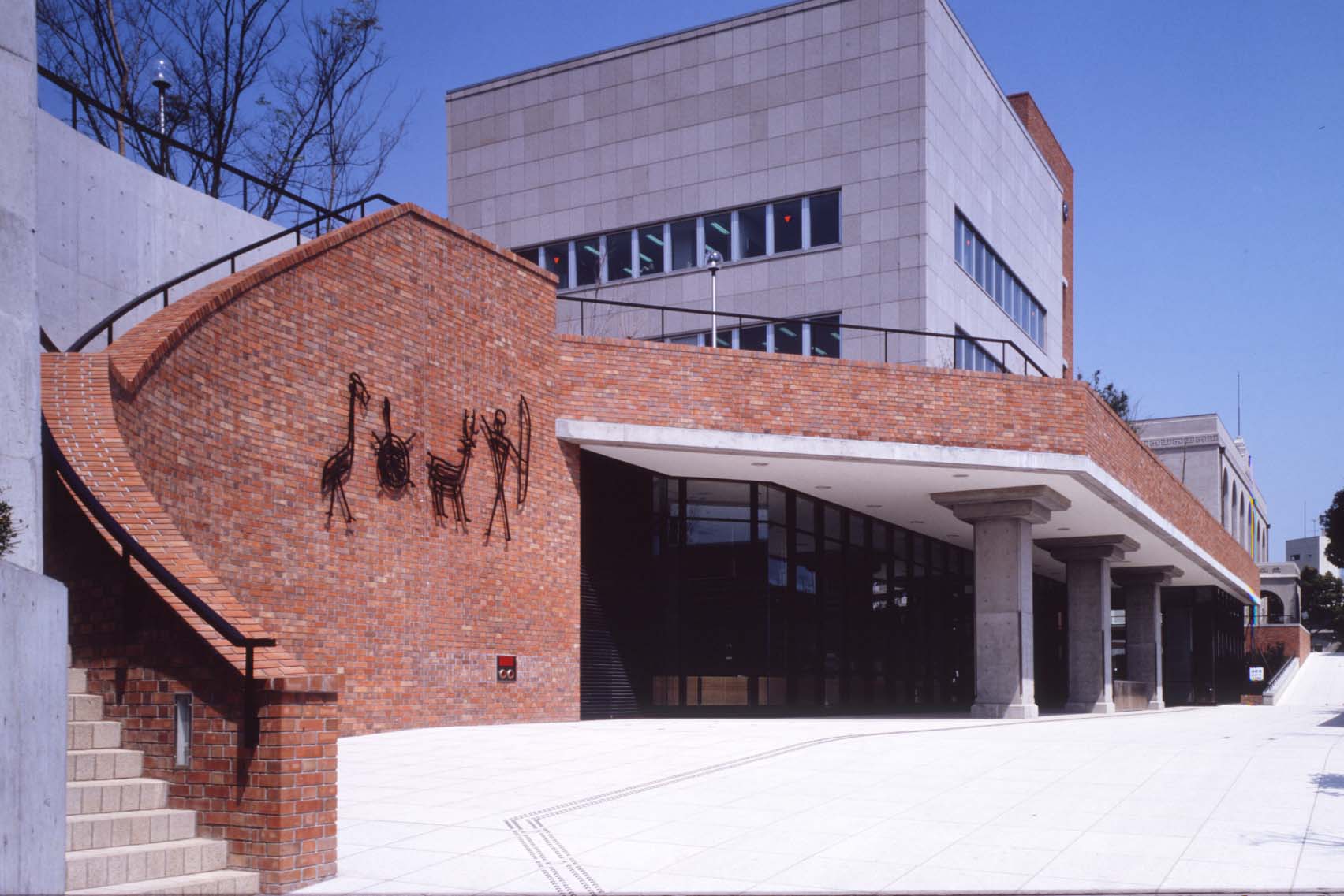 神戸市立中央図書館
