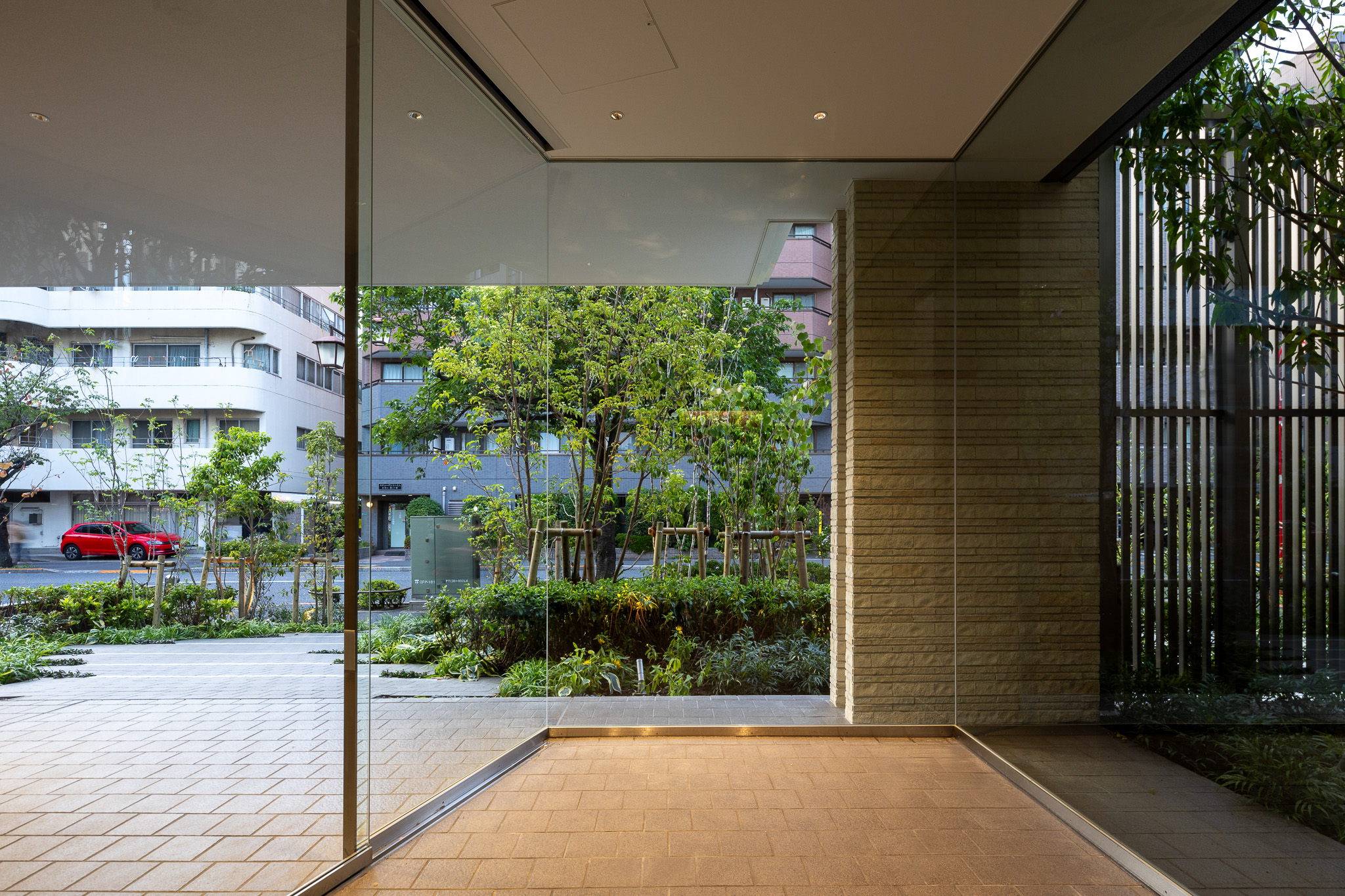 葛西マンション新築工事_01414 エントランスアプローチ