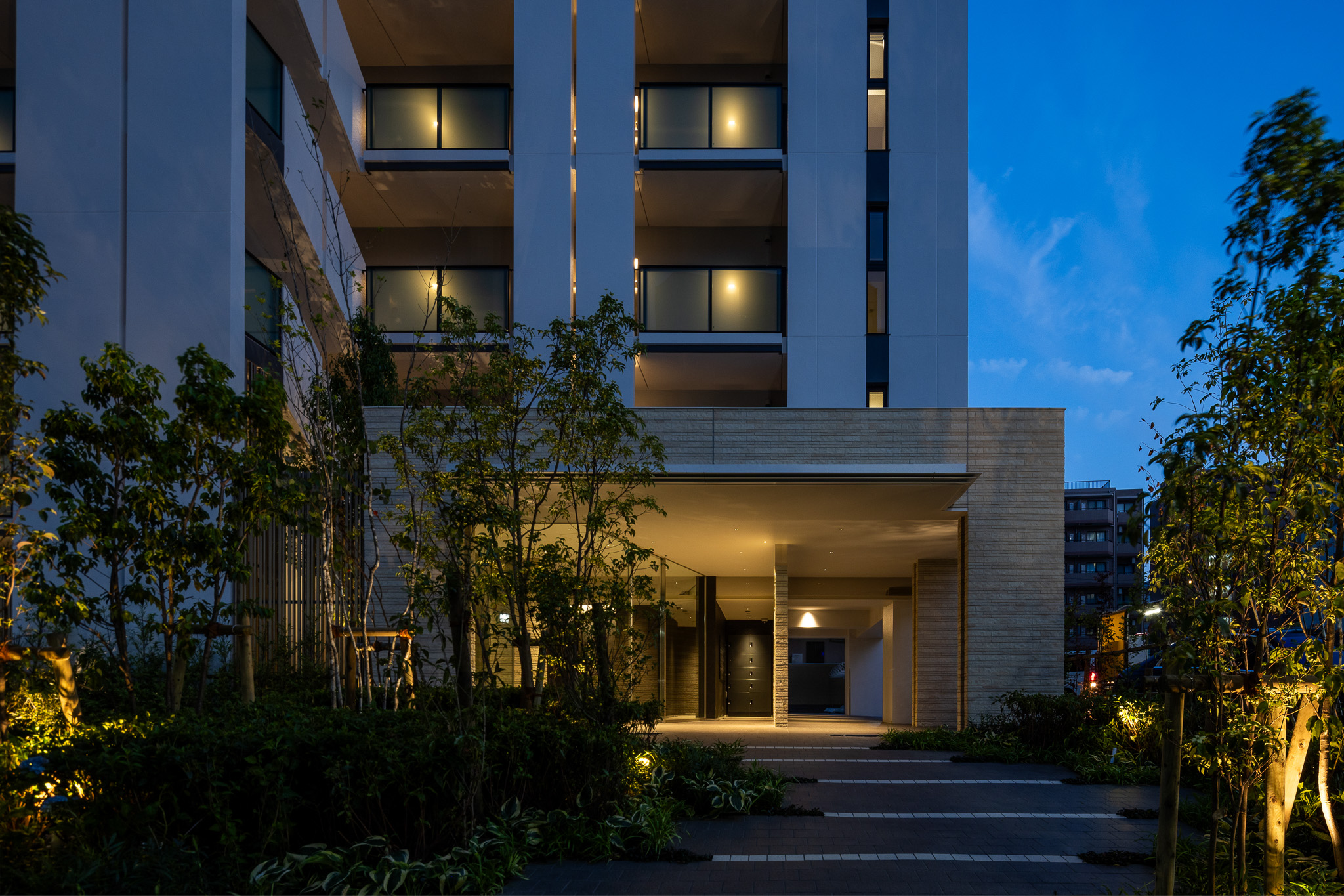 葛西マンション新築工事_01212 夜景エントランスアプローチ